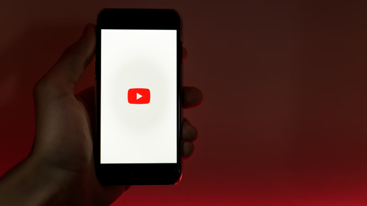 Durasi baru YouTube Shorts berlaku mulai 15 Oktober 2024. Foto: Unsplash/Szabo Viktor