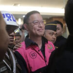 Tom Lembong kenakan rompi pink. Foto: Istimewa