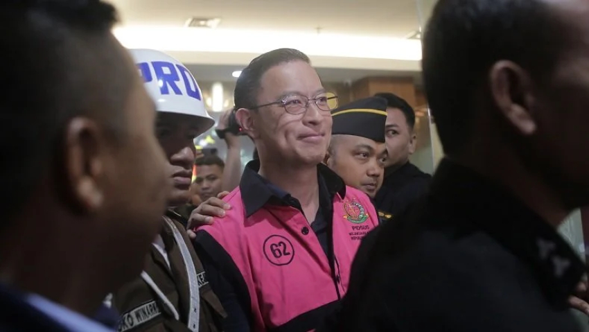 Tom Lembong kenakan rompi pink. Foto: Istimewa