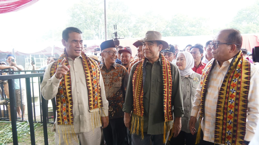 Menteri Pertanian Amran Sulaiman bersama Ketua MPR Ahmad Muzani. Foto: Istimewa