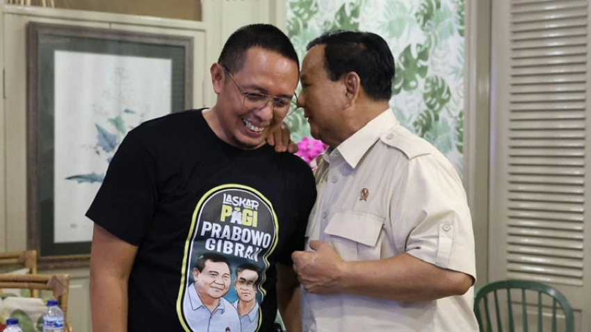 Hasan Nasbi bersama Prabowo Subianto. Foto: Istimewa